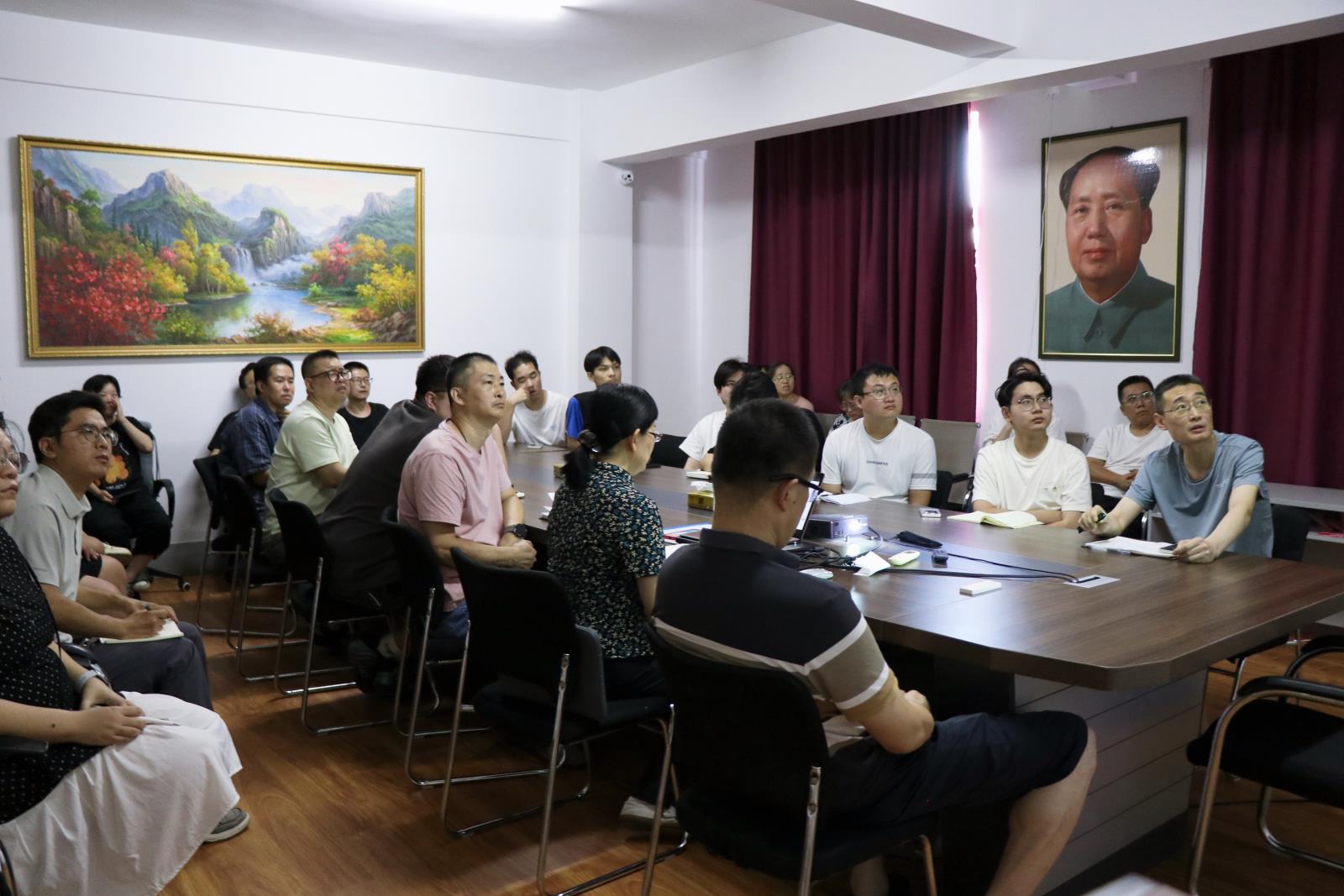 图为会议现场.jpg 图为会议现场.jpg