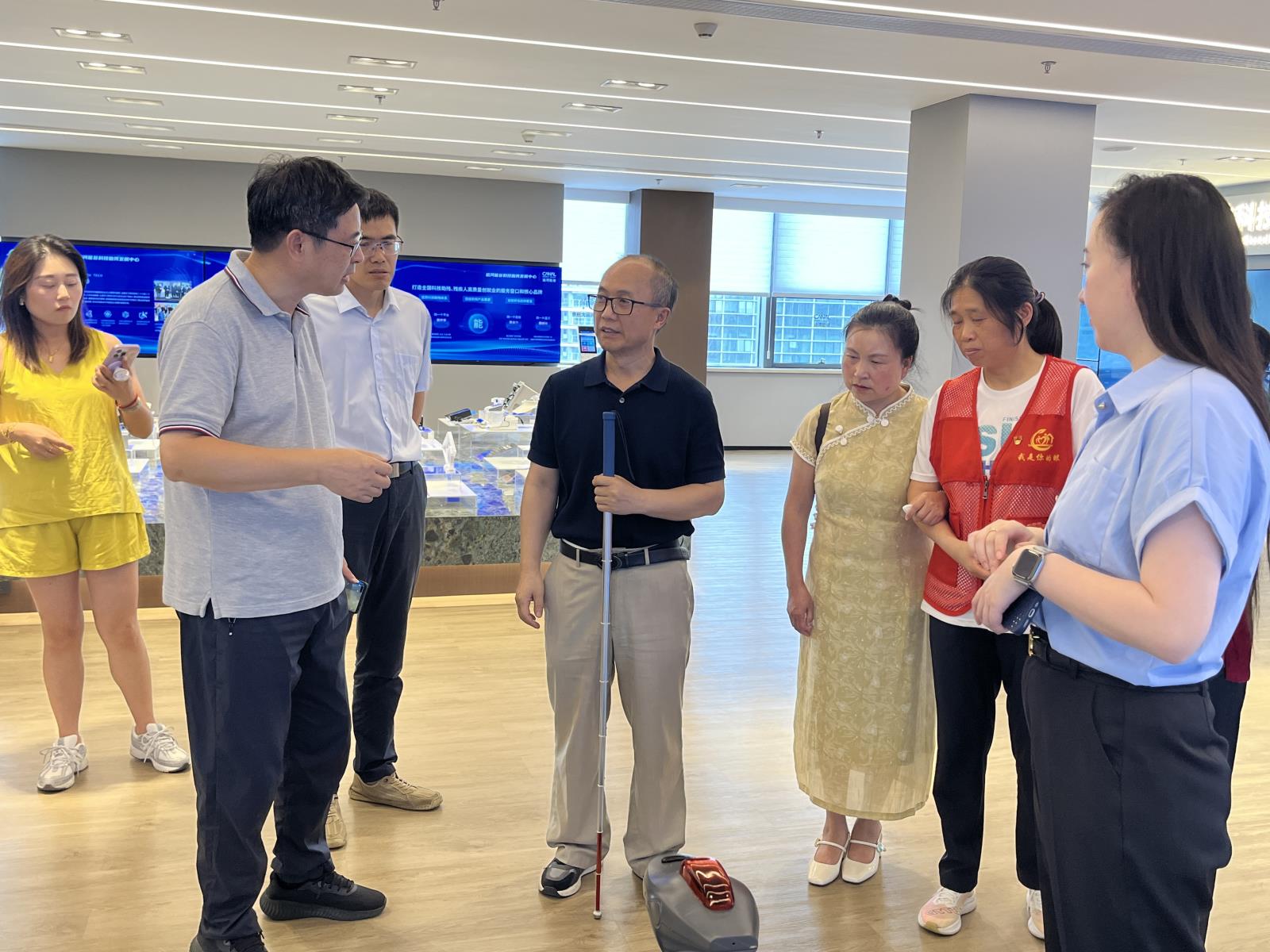 图为调研现场.jpg 图为调研现场.jpg